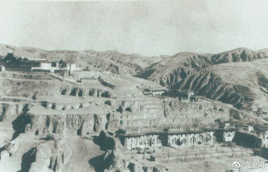 1947年12月25日至28日，中共中央在陜北米脂楊家溝召開擴(kuò)大會(huì)議（十二月會(huì)議）。圖為會(huì)議會(huì)址。